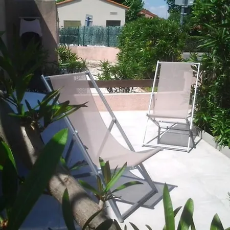 Villa 3 Pieces Climatisee, 5 Pers., A 800m De La Avec Jardin Et Parking Securise - Fr-1-776-77 *